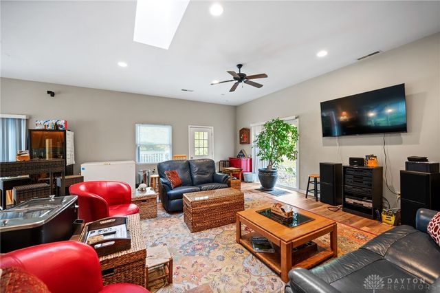 945 S Nixon Camp Road, Oregonia, OH 45054