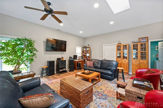 945 S Nixon Camp Road, Oregonia, OH 45054
