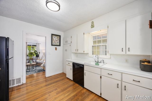 884 Hollywood Street, Grand Rapids, MI 49505
