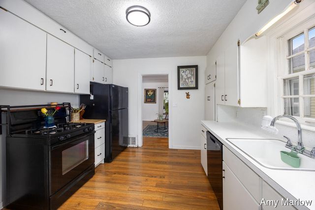 884 Hollywood Street, Grand Rapids, MI 49505