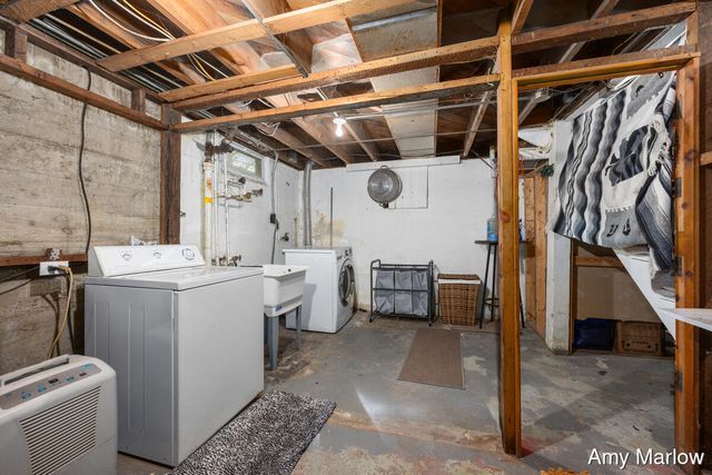 884 Hollywood Street, Grand Rapids, MI 49505