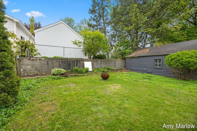 884 Hollywood Street, Grand Rapids, MI 49505
