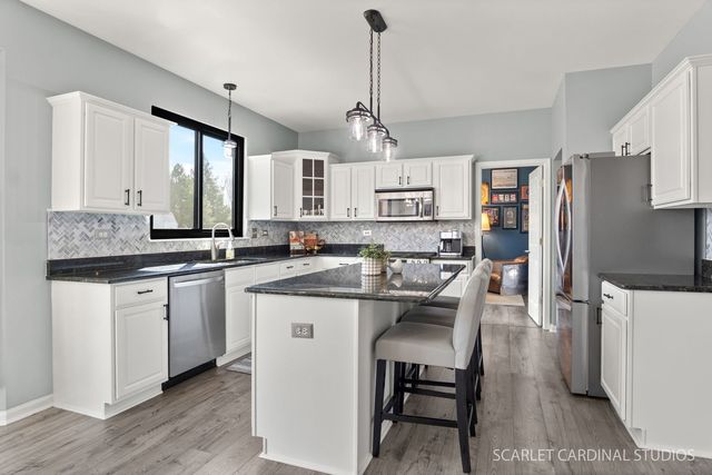 1948 Barrington Court, Aurora, IL 60503