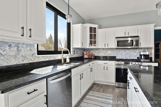 1948 Barrington Court, Aurora, IL 60503