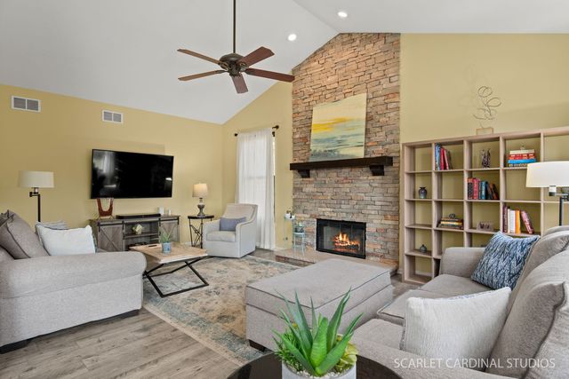 1948 Barrington Court, Aurora, IL 60503