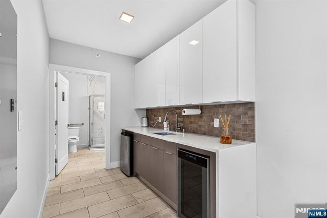 62 69th Street 203, Guttenberg, NJ 07093