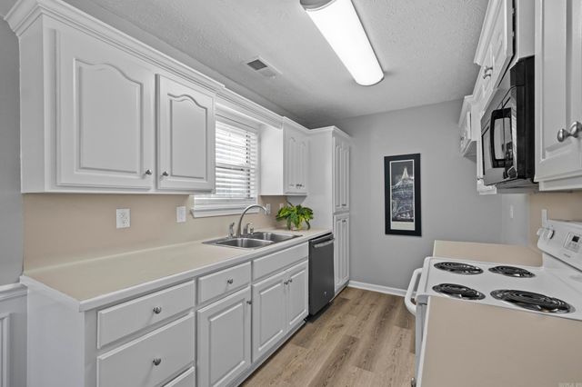 24 Zircon Drive, Maumelle, AR 72113