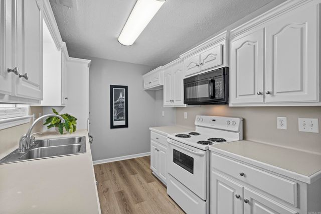 24 Zircon Drive, Maumelle, AR 72113