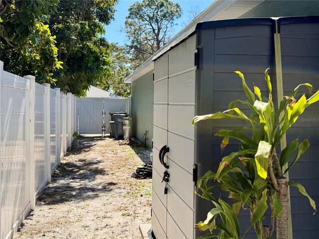 917 WINTER GARDEN DRIVE, Sarasota, FL 34243