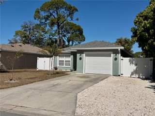 917 WINTER GARDEN DRIVE, Sarasota, FL 34243