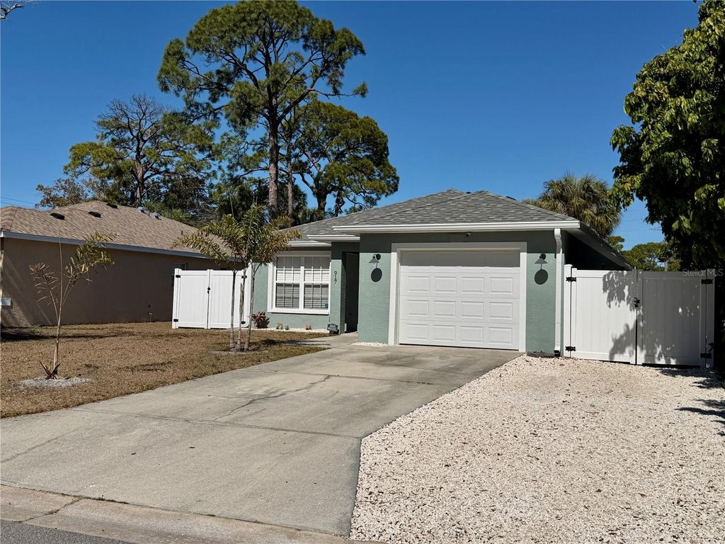 Image 1 of property listing at 917 WINTER GARDEN DRIVE, Sarasota, FL 34243