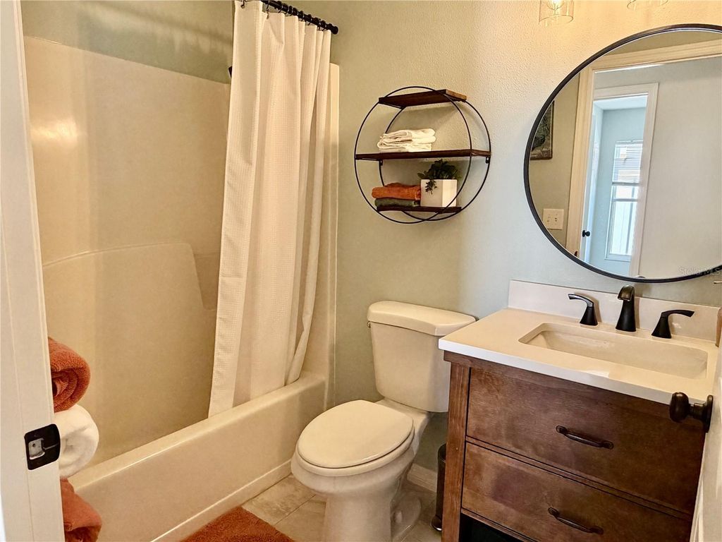 Image 18 of property listing at 917 WINTER GARDEN DRIVE, Sarasota, FL 34243