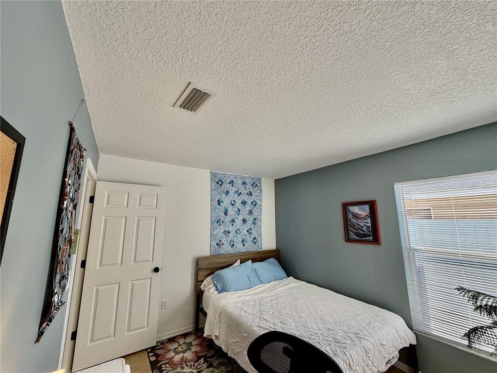 Image 23 of property listing at 917 WINTER GARDEN DRIVE, Sarasota, FL 34243