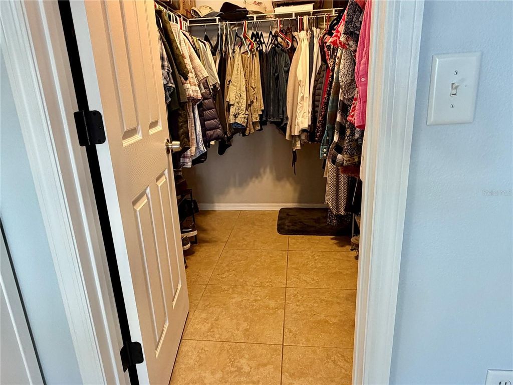 Image 29 of property listing at 917 WINTER GARDEN DRIVE, Sarasota, FL 34243