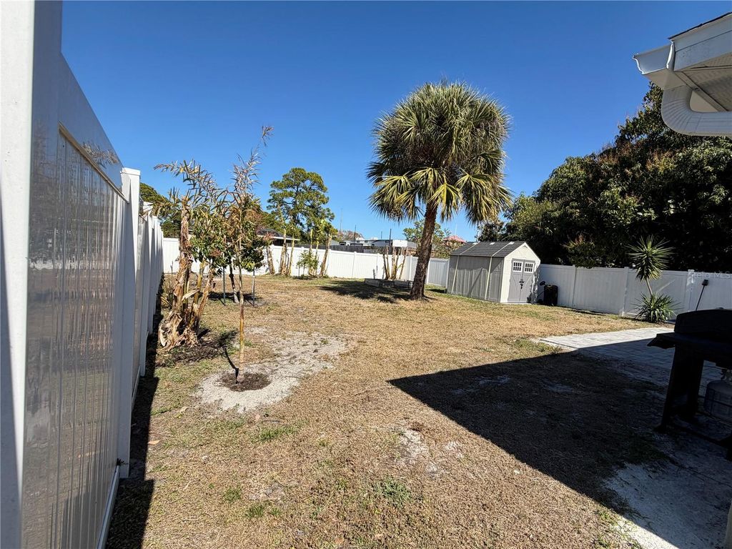 Image 39 of property listing at 917 WINTER GARDEN DRIVE, Sarasota, FL 34243
