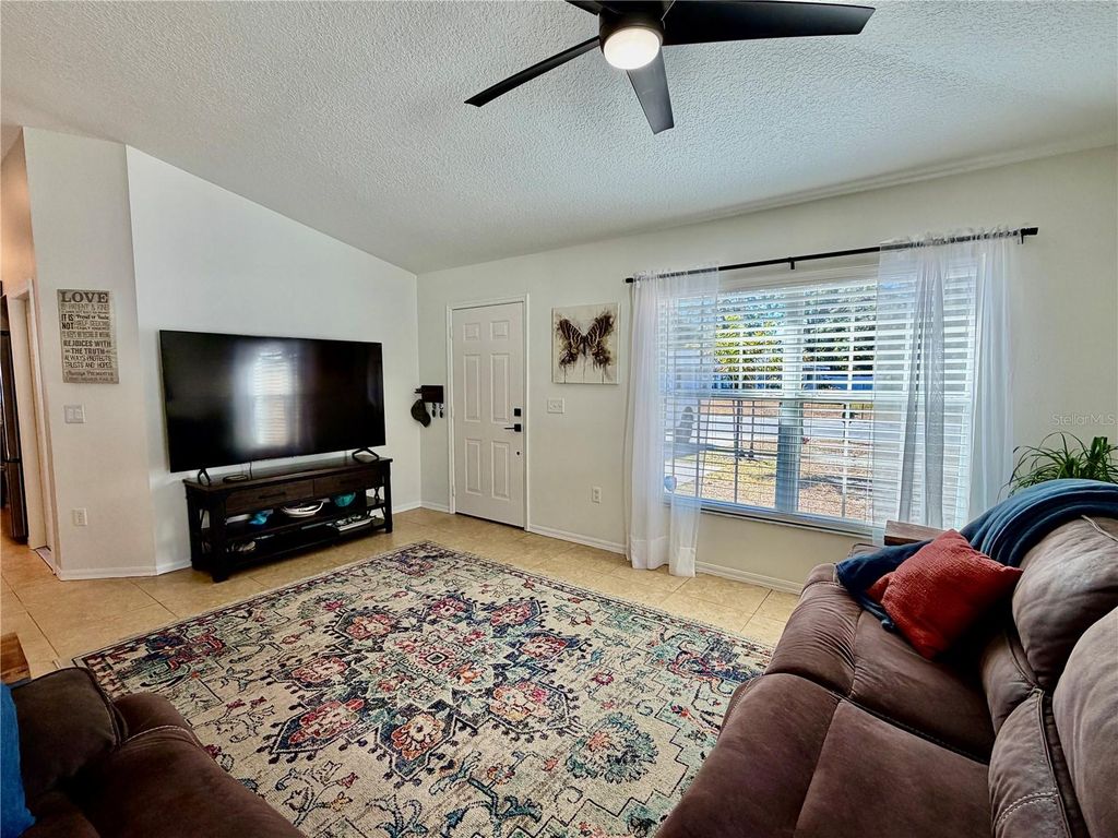 Image 5 of property listing at 917 WINTER GARDEN DRIVE, Sarasota, FL 34243