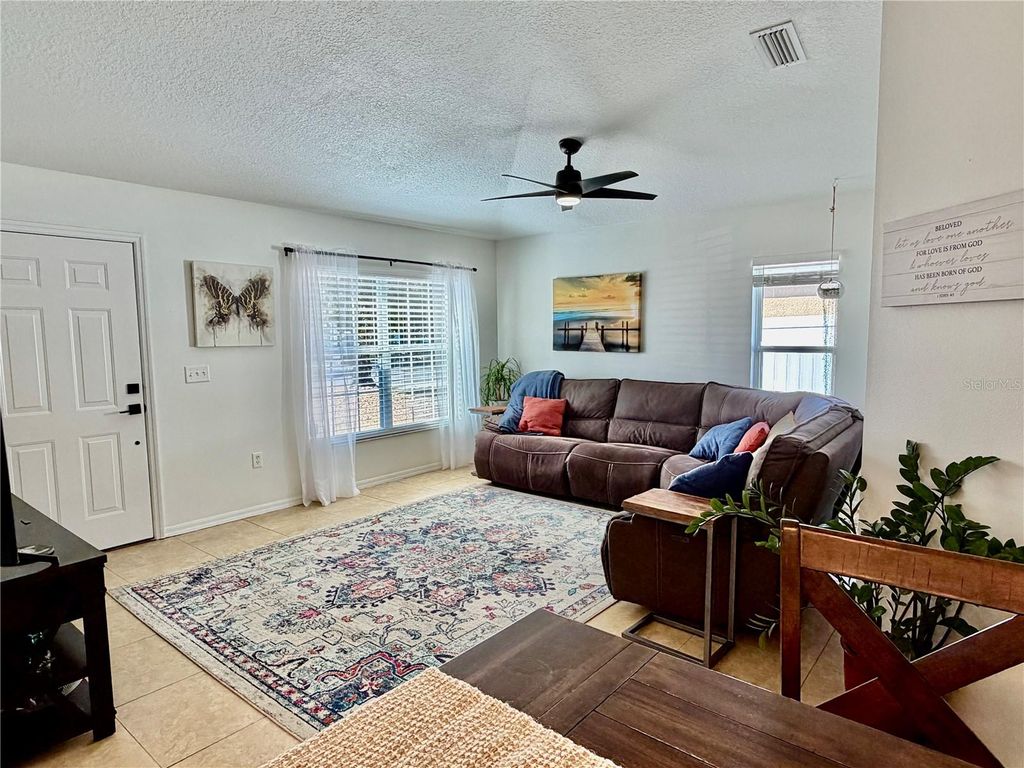 Image 6 of property listing at 917 WINTER GARDEN DRIVE, Sarasota, FL 34243