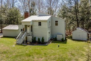 957 Marsh Family Road, Hartford, VT 05059