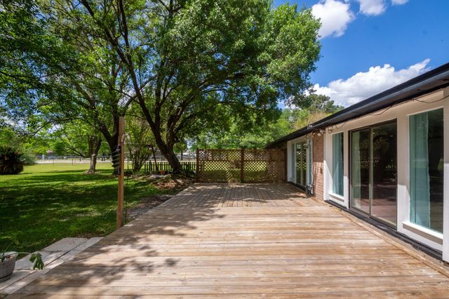 6811 Cemetary Road, Manvel, TX 77578