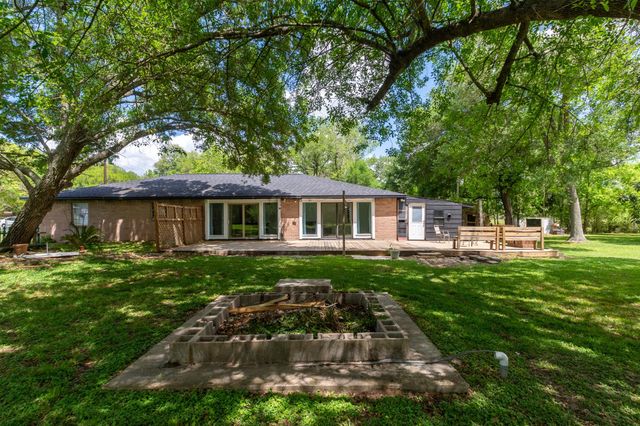 6811 Cemetary Road, Manvel, TX 77578