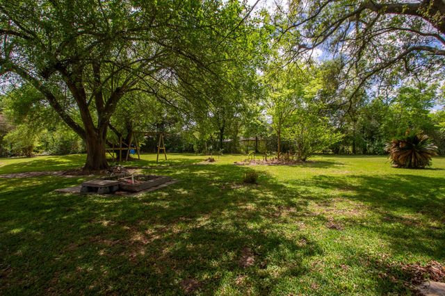 6811 Cemetary Road, Manvel, TX 77578