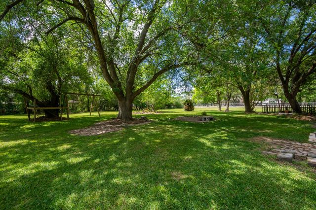 6811 Cemetary Road, Manvel, TX 77578