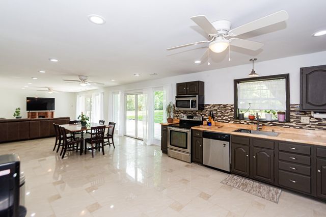 6811 Cemetary Road, Manvel, TX 77578