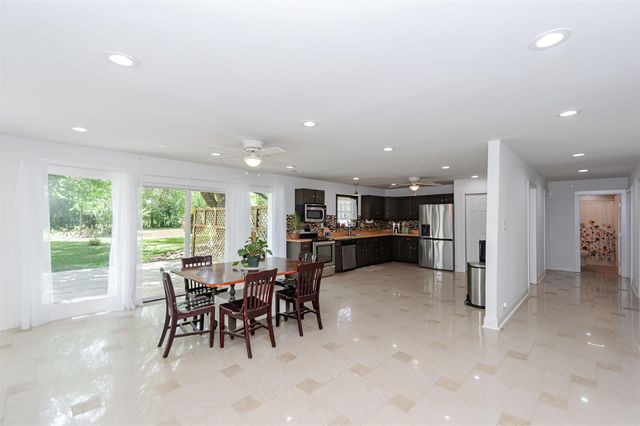 6811 Cemetary Road, Manvel, TX 77578