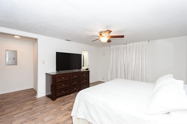 6811 Cemetary Road, Manvel, TX 77578