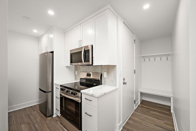 2800 Hamline Avenue N 332, Roseville, MN 55113