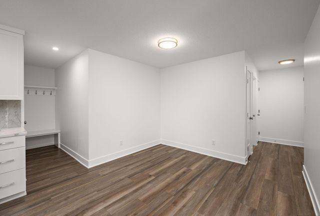 2800 Hamline Avenue N 332, Roseville, MN 55113