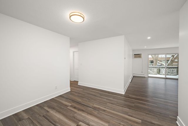 2800 Hamline Avenue N 332, Roseville, MN 55113