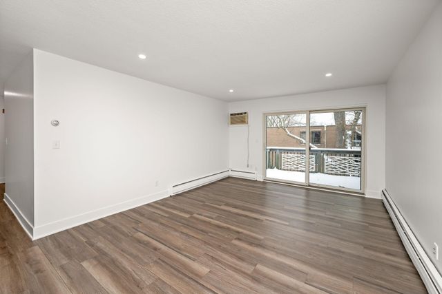 2800 Hamline Avenue N 332, Roseville, MN 55113