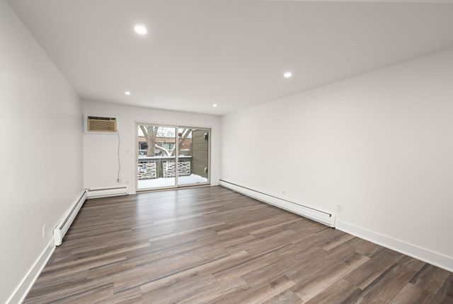 2800 Hamline Avenue N 332, Roseville, MN 55113