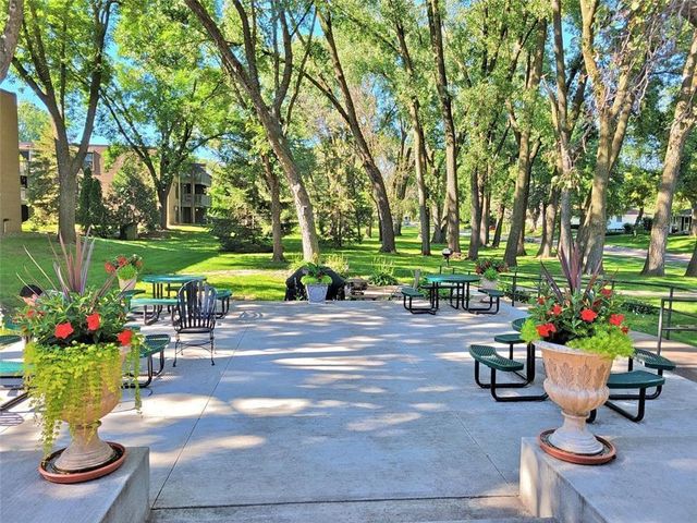 2800 Hamline Avenue N 332, Roseville, MN 55113