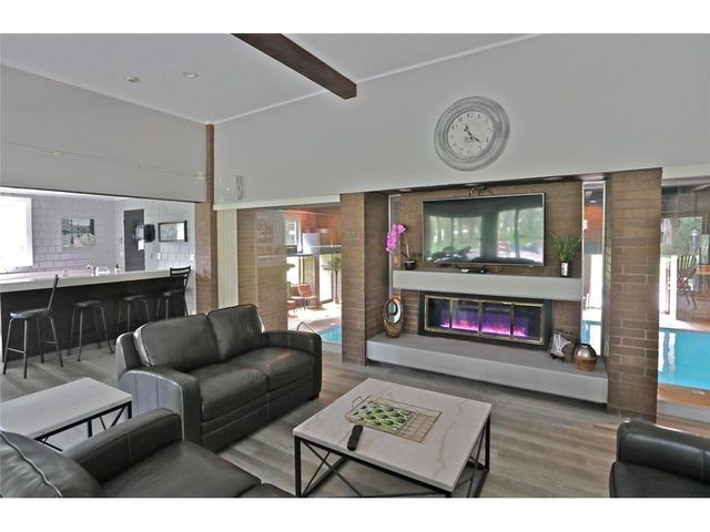 2800 Hamline Avenue N 332, Roseville, MN 55113