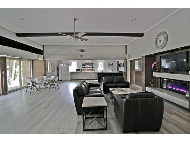 2800 Hamline Avenue N 332, Roseville, MN 55113