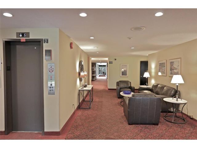 2800 Hamline Avenue N 332, Roseville, MN 55113