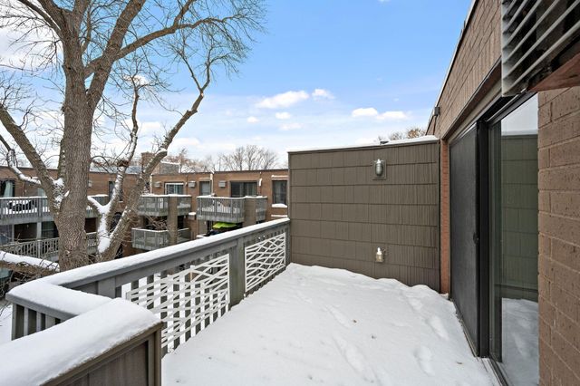 2800 Hamline Avenue N 332, Roseville, MN 55113