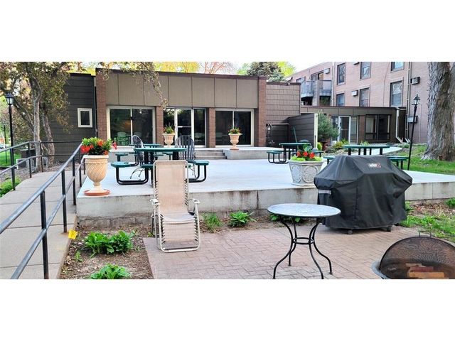 2800 Hamline Avenue N 332, Roseville, MN 55113