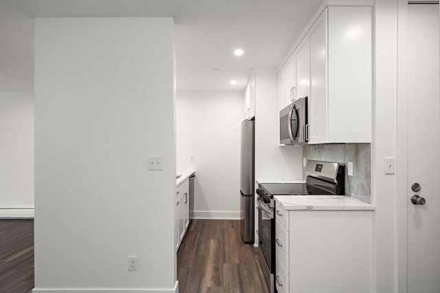 2800 Hamline Avenue N 332, Roseville, MN 55113