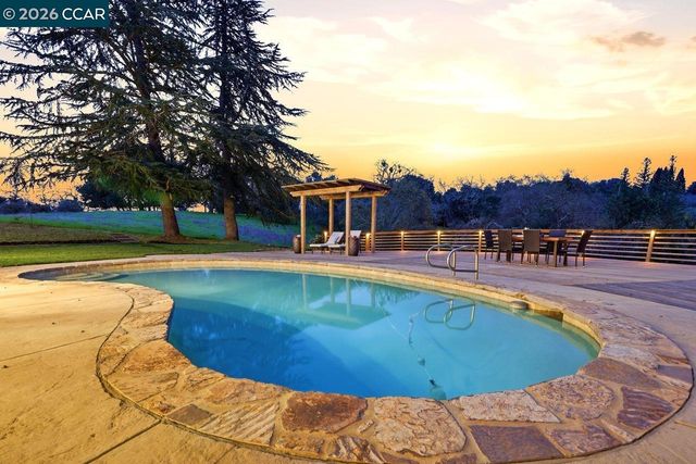 3927 Woodside Ct, Lafayette, CA 94549