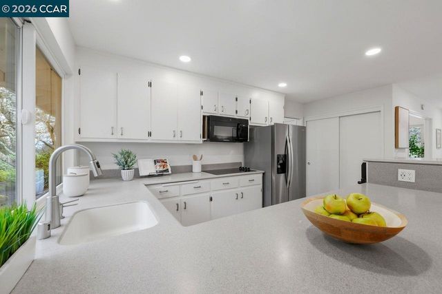 3927 Woodside Ct, Lafayette, CA 94549