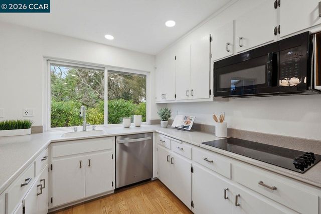 3927 Woodside Ct, Lafayette, CA 94549