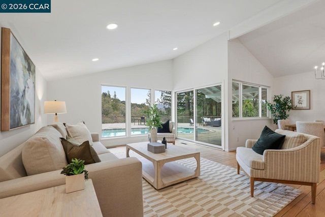 3927 Woodside Ct, Lafayette, CA 94549