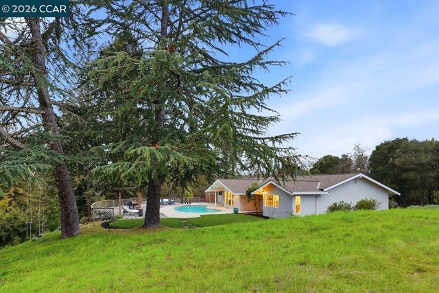 3927 Woodside Ct, Lafayette, CA 94549