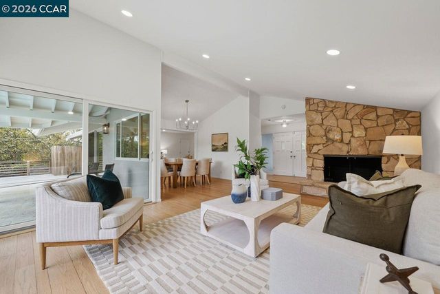 3927 Woodside Ct, Lafayette, CA 94549