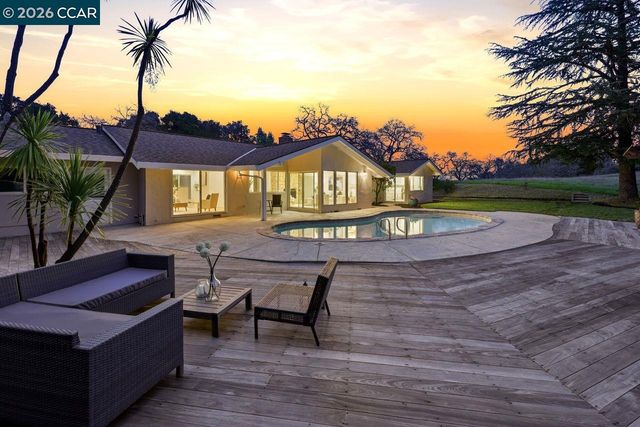 3927 Woodside Ct, Lafayette, CA 94549