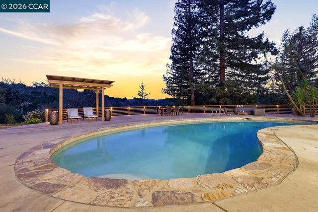 3927 Woodside Ct, Lafayette, CA 94549