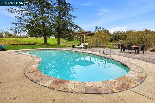 3927 Woodside Ct, Lafayette, CA 94549